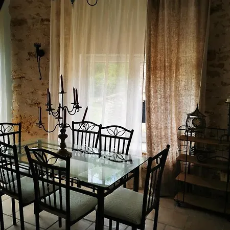 Maisonnette * Bourneau